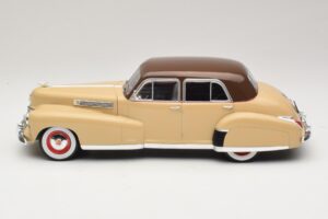 Cadillac Fleetwood Series 60 Special Bézs MCG 1:18 MCG18656 Fém – 3. kép a 6-ből