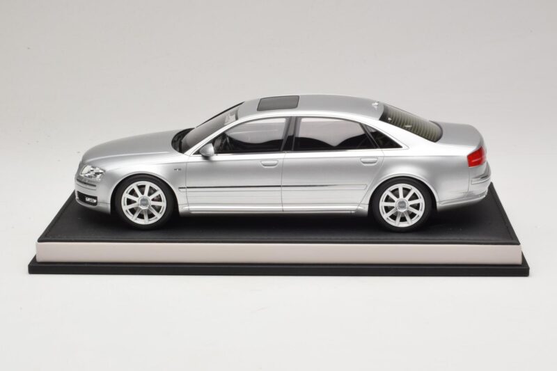 Audi A8 D3 W12 Ice Silver Metallic MotorHelix 1:18 MH030ISM Gyanta
