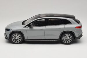Mercedes EQS SUV X296 Manufaktur Alpine Grey NZG 1:18 B66960591 Fém – 4. kép a 8-ből