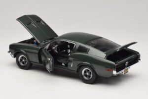 Ford Mustang GT Bullitt Steve McQueen Figurával Greenlight 1:18 12885 Fém – 5. kép a 8-ből