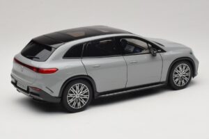 Mercedes EQS SUV X296 Manufaktur Alpine Grey NZG 1:18 B66960591 Fém – 3. kép a 8-ből
