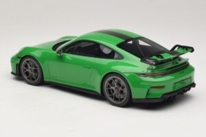 Porsche 911 992.2 GT3 Weissach Package Python Green GT Spirit 1:18 GT576 Gyanta – 5. kép a 6-ből