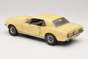 Ford Mustang Coupe Sárga The Walking Dead Greenlight 1:18 12958 Fém – 7. kép a 8-ből