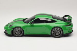 Porsche 911 992.2 GT3 Weissach Package Python Green GT Spirit 1:18 GT576 Gyanta – 3. kép a 6-ből