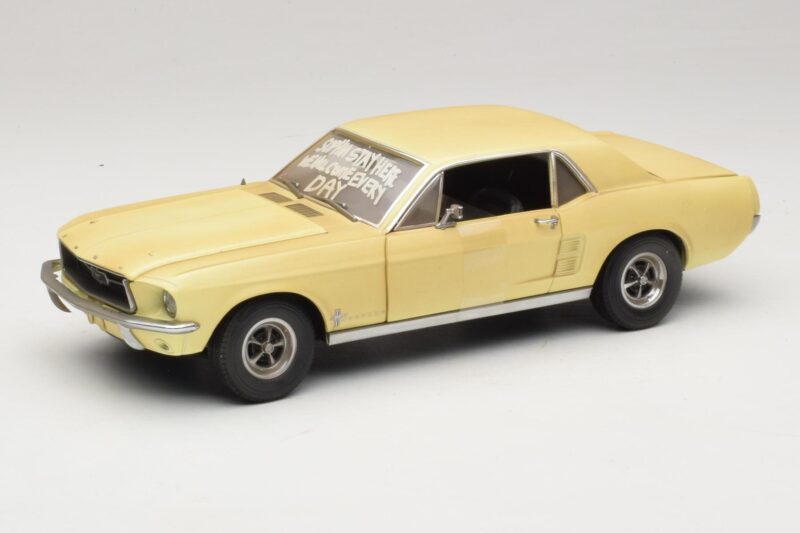 Ford Mustang Coupe Sárga The Walking Dead Greenlight 1:18 12958 Fém