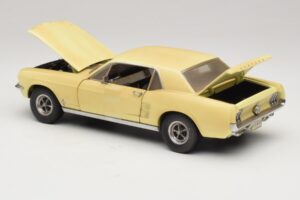 Ford Mustang Coupe Sárga The Walking Dead Greenlight 1:18 12958 Fém – 5. kép a 8-ből