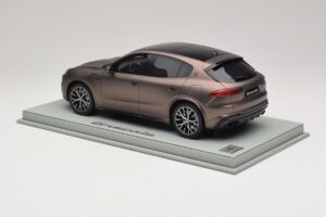 Maserati Grecale Bronz BBR 1:18 P18220FMAS Gyanta – 5. kép a 7-ből