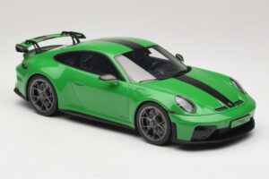 Porsche 911 992.2 GT3 Weissach Package Python Green GT Spirit 1:18 GT576 Gyanta – 4. kép a 6-ből