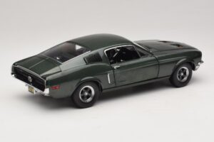 Ford Mustang GT Bullitt Steve McQueen Figurával Greenlight 1:18 12885 Fém – 3. kép a 8-ből