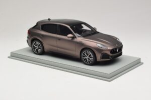 Maserati Grecale Bronz BBR 1:18 P18220FMAS Gyanta – 4. kép a 7-ből