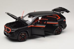 BMW XM G09 Matt Black Minichamps 1:18 110023301 Fém – 2. kép a 8-ből