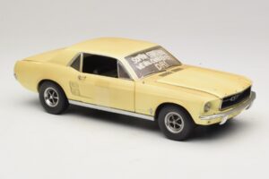 Ford Mustang Coupe Sárga The Walking Dead Greenlight 1:18 12958 Fém – 6. kép a 8-ből