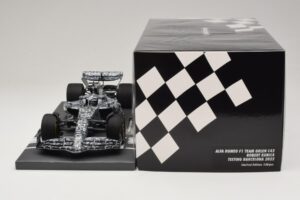 Alfa Romeo Orlen C42 R. Kubica Testing Barcelona 2022 Minichamps 1:18 117229988 Gyanta – 6. kép a 7-ből