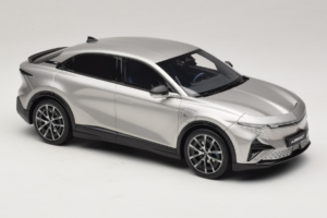Alpine A390 GT Argent Mercure Otto 1:18 OT1318 Gyanta – 4. kép a 6-ből