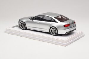 Audi S6 C7 Florett Silver Metallic IVY Merit 1:18 REMC038 Gyanta – 5. kép a 7-ből
