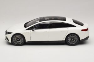 Mercedes EQS V297 Manufaktur Opalite White NZG 1:18 B66961049 Fém – 4. kép a 8-ből