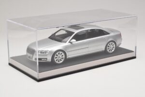Audi A8 D3 W12 Ice Silver Metallic MotorHelix 1:18 MH030ISM Gyanta – 6. kép a 7-ből