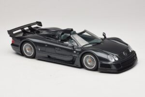 Mercedes AMG CLK GTR Roadster Szürke GT Spirit 1:18 GT960 Gyanta – 4. kép a 6-ből