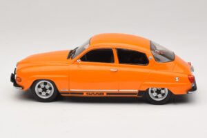 Saab 96 V4 Narancssárga MCG 1:18 MCG18654 Fém – 3. kép a 6-ből