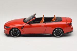 BMW M4 G83 Kabrió Red Metallic Minichamps 1:18 110021030 Fém – 4. kép a 8-ből