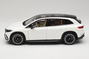 Mercedes EQS SUV X296 Manufaktur Diamond White NZG 1:18 B66960590 Fém – 4. kép a 8-ből
