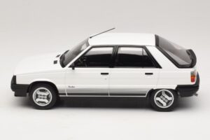 Renault 11 Turbo Fehér MCG 1:18 MCG18589 Fém – 3. kép a 6-ből