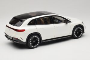 Mercedes EQS SUV X296 Manufaktur Diamond White NZG 1:18 B66960590 Fém – 3. kép a 8-ből