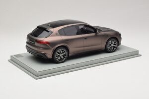 Maserati Grecale Bronz BBR 1:18 P18220FMAS Gyanta – 3. kép a 7-ből