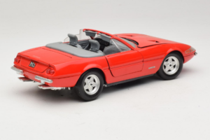 Ferrari 365 GTS/4 Spider Piros Techno Giodi 1:18 40028-P1 Fém – 3. kép a 8-ből