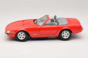 Ferrari 365 GTS/4 Spider Piros Techno Giodi 1:18 40028-P1 Fém – 4. kép a 8-ből