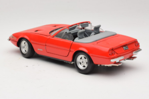 Ferrari 365 GTS/4 Spider Piros Techno Giodi 1:18 40028-P1 Fém – 7. kép a 8-ből
