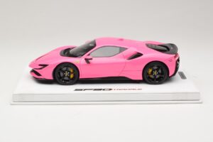 Ferrari SF90 Pack Fiorano Fényes Qatar Pink BBR 1:18 RACELINE137 Gyanta – 3. kép a 7-ből