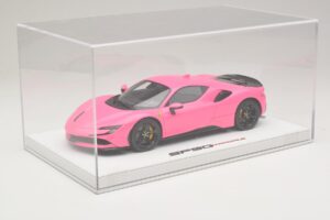 Ferrari SF90 Pack Fiorano Fényes Qatar Pink BBR 1:18 RACELINE137 Gyanta – 6. kép a 7-ből