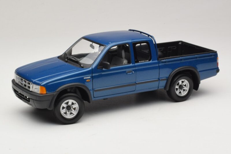 Ford Ranger Super Cab Kék Action 1:18 ACTION002 Fém