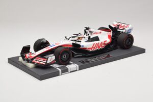 Haas VF-22 K. Magnussen Pole Position Brazilian GP 2022 Minichamps 1:18 117222120 Gyanta