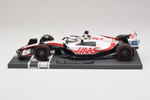 Haas VF-22 K. Magnussen Pole Position Brazilian GP 2022 Minichamps 1:18 117222120 Gyanta – 3. kép a 7-ből