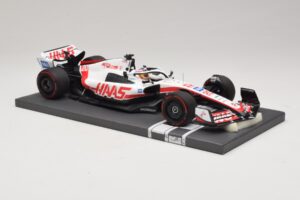 Haas VF-22 K. Magnussen Pole Position Brazilian GP 2022 Minichamps 1:18 117222120 Gyanta – 4. kép a 7-ből