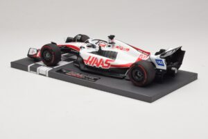 Haas VF-22 K. Magnussen Pole Position Brazilian GP 2022 Minichamps 1:18 117222120 Gyanta – 5. kép a 7-ből