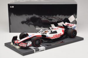 Haas VF-22 K. Magnussen Pole Position Brazilian GP 2022 Minichamps 1:18 117222120 Gyanta – 7. kép a 7-ből