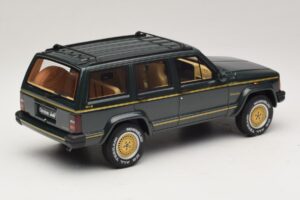 Jeep Cherokee XJ Limited Dark Hunter Green Otto 1:18 OT1340 Gyanta – 2. kép a 6-ből