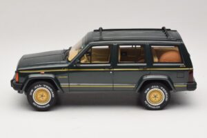 Jeep Cherokee XJ Limited Dark Hunter Green Otto 1:18 OT1340 Gyanta – 3. kép a 6-ből