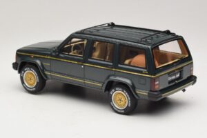 Jeep Cherokee XJ Limited Dark Hunter Green Otto 1:18 OT1340 Gyanta – 5. kép a 6-ből