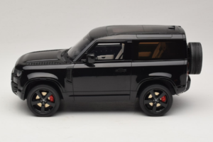 Land Rover Defender 90 L663 P400 X-Dynamic HSE Santorini Black GT Spirit 1:18 GT992 Gyanta – 3. kép a 6-ből