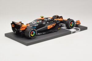 McLaren MCL60 #4 L. Norris 2nd Place Singapore GP 2023 Minichamps 1:18 537233404 Gyanta – 2. kép a 7-ből