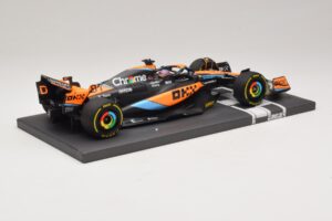 McLaren MCL60 #81 O. Piastri Hungarian GP 2023 Minichamps 1:18 537233081 Gyanta – 2. kép a 7-ből