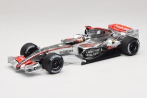 McLaren MP4/21 #3 K. Raikkonen 2006 Minichamps 1:18 530061803 Gyanta