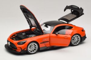 Mercedes AMG GT Black Series C190 Narancssárga Ezüst Felnikkel Minichamps 1:18 110032024 Fém – 2. kép a 8-ből