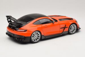 Mercedes AMG GT Black Series C190 Narancssárga Ezüst Felnikkel Minichamps 1:18 110032024 Fém – 3. kép a 8-ből