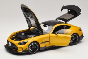 Mercedes AMG GT Black Series C190 Solarbeam Yellow Metallic Minichamps 1:18 110032021 Fém – 2. kép a 8-ből