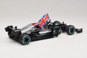 Mercedes AMG Petronas W12 E Performance L. Hamilton Winner British GP 2021 Minichamps 1:18 110211144 Gyanta – 2. kép a 7-ből